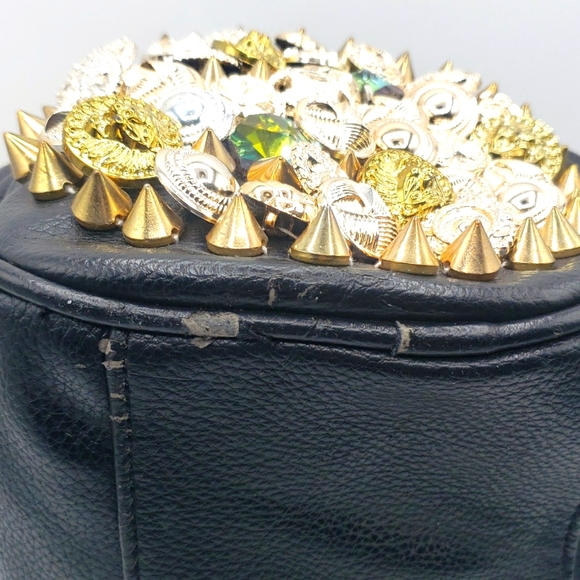 USED CONDITION BAG SIZE 7X6 COLOR BLACK WITH LOTS OF JEWEL THIS BAG NOT LEATHER - Picture 6 of 15